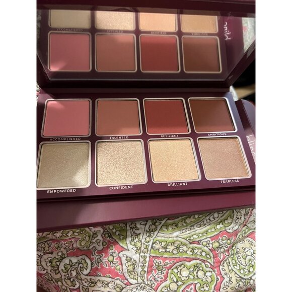 Blinc Glow Getter Face Palette With 8 Shades - 17g / 0.62oz - Picture 2 of 3